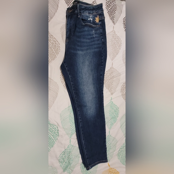 Judy Blue Blue Boyfriend Jeans Classic Style - Picture 3 of 4